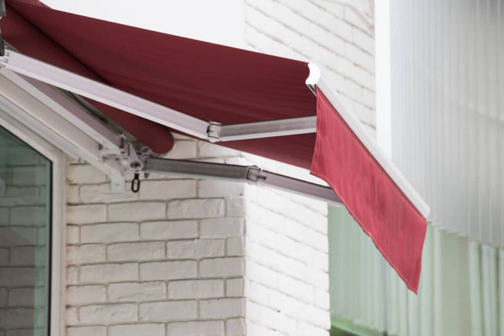 Retractable vs. Fixed Window Awnings